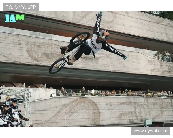 成都极限运动队在世界滑板锦标赛中以62分领先积分榜，展现出色实力