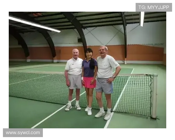 赛后复盘：广州网球队与南京网球队的默契配合与战术分析