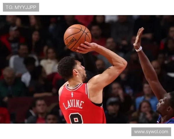 扎克拉文如何在NBA赛场上展现全能篮球才华与领导力 扎克拉文如何在NBA赛场上展现全能篮球才华与领导力
